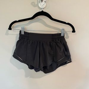 Lululemon Hotty Hot Low-Rise Lined Short 2.5”